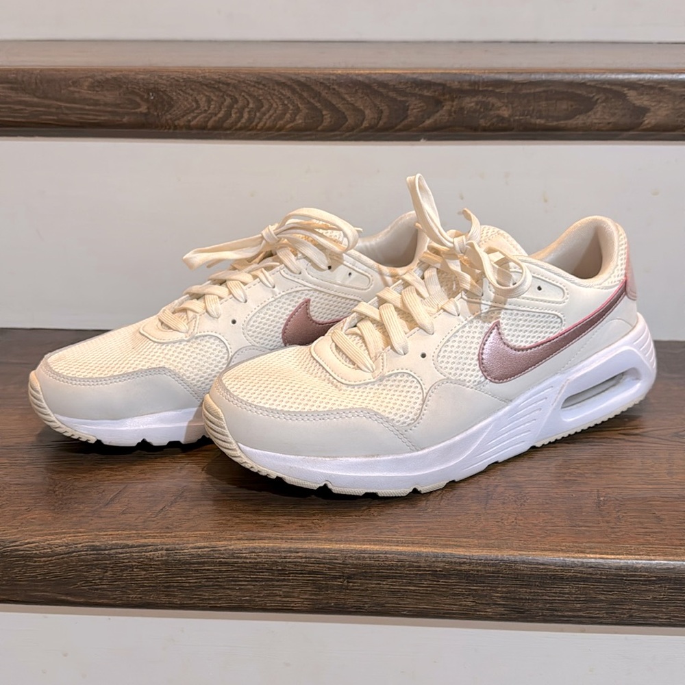 NIKE WOMENS AIR MAX SC RUNNING AND TRAINING SNEAKER